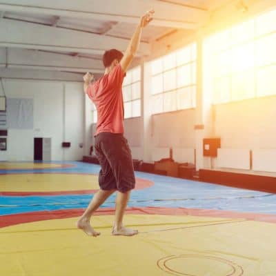 Hoe je een Slackline in de Gymles Gebruikt